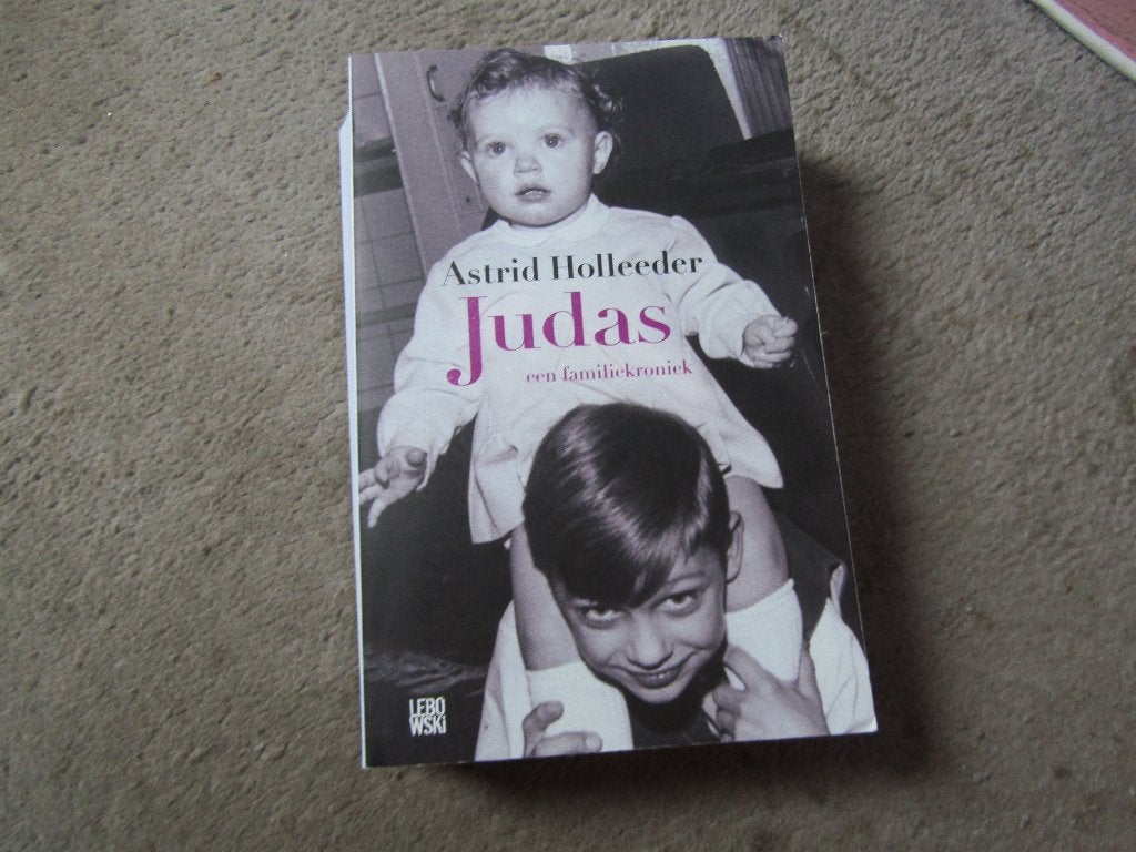 Boek: Astrid Holleeder - Judas, ALLEEN OPHALEN, Film, Tv en Media, Astrid Holleeder, Ophalen, Gelezen