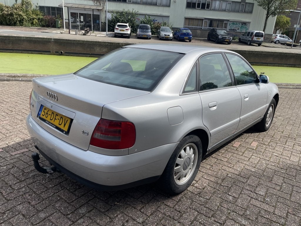 Foto 3 van Audi A4 Limousine 1.8 5V Advance Inruilauto Meeneemprijs