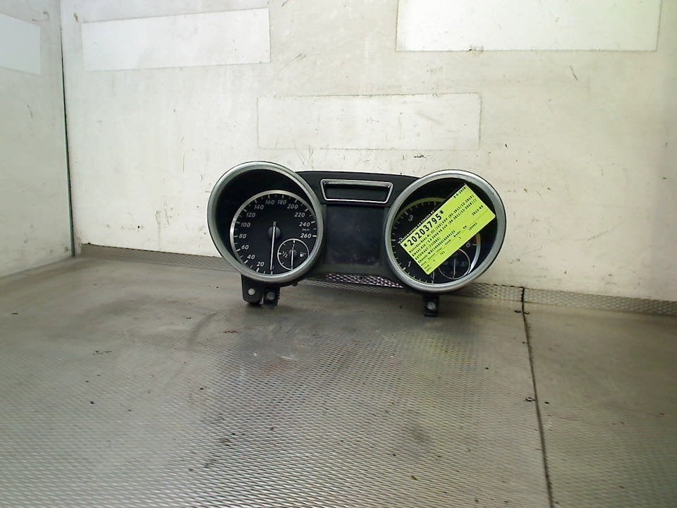 Km Teller Mercedes-Benz ML III (166) 2012 A1669002605, Gebruikt, Mercedes-Benz AG, Mercedes-Benz, Mercedesstraße 120, Stuttgart 70372, , Duitsland