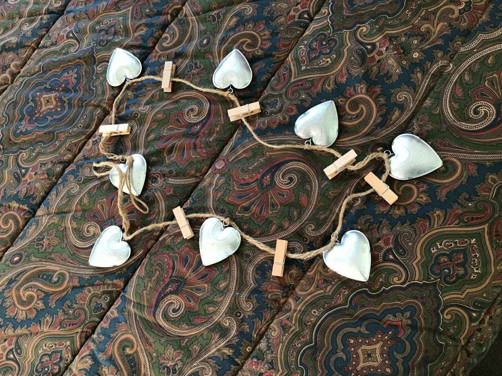 Decoratieve hartjes slinger met knijpers, Ophalen of Verzenden, Metaal, Zilver, Landelijk