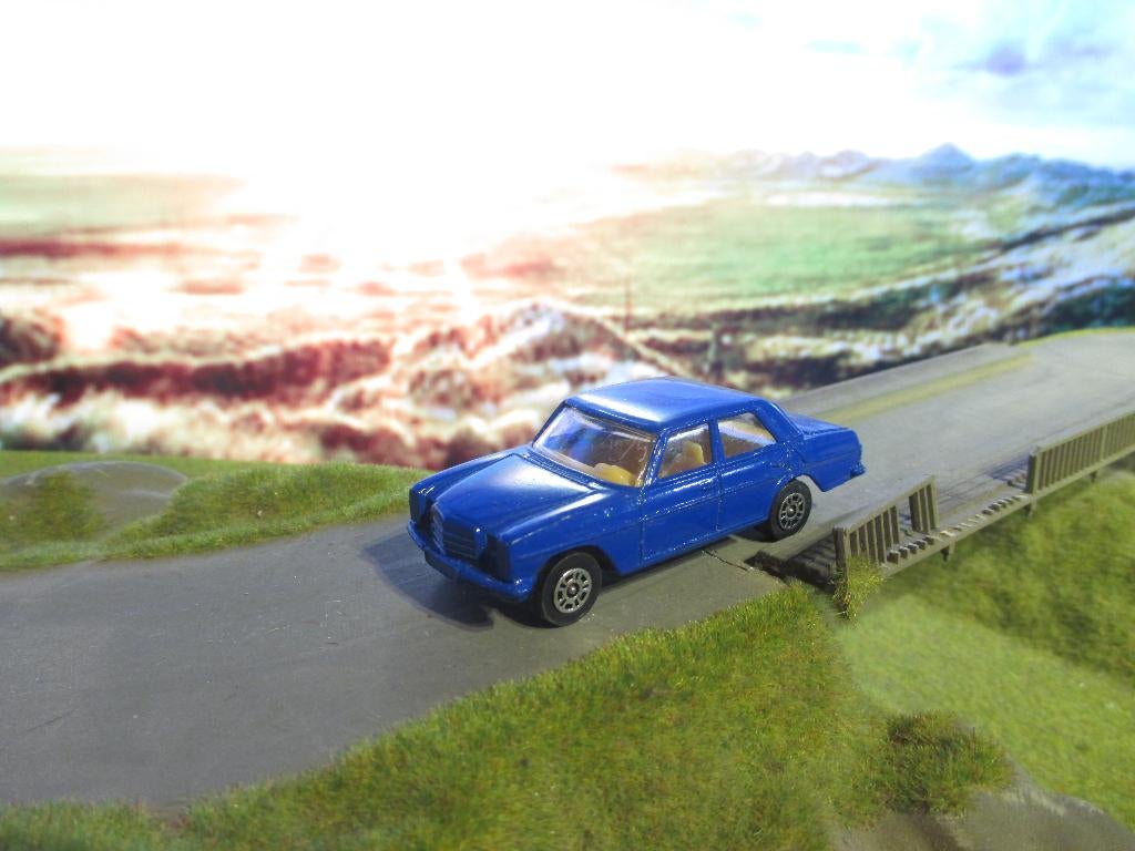 1:64 Mercedes Benz /8 W114 / W115 - Corgi Juniors blauw, Ophalen of Verzenden, Zo goed als nieuw, Auto
