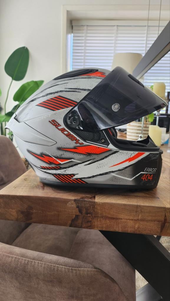 Suomy Track 1 maat M. Als nieuw!, Motoren, Kleding | Motorhelmen, Ophalen of Verzenden, Tweedehands, Integraalhelm, Overige merken