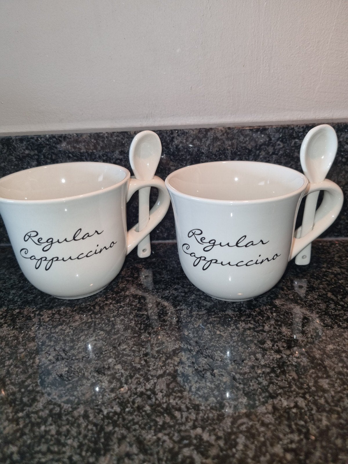 Riviera maison  2 Cappuccino Mokken met Lepel, Keramiek, Ophalen of Verzenden, Zo goed als nieuw, Effen