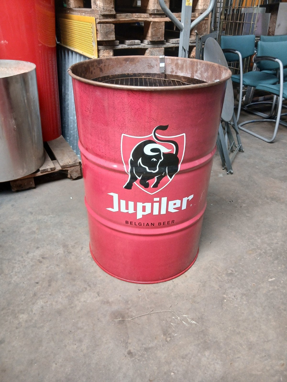 Jupiler BBQ Ton - Diameter 60cm, Hoogte 87cm, Ophalen, Gebruikt, Brouwerijplein 1, 3000 Leuven, België, Info.benelux@ab-inbev.com