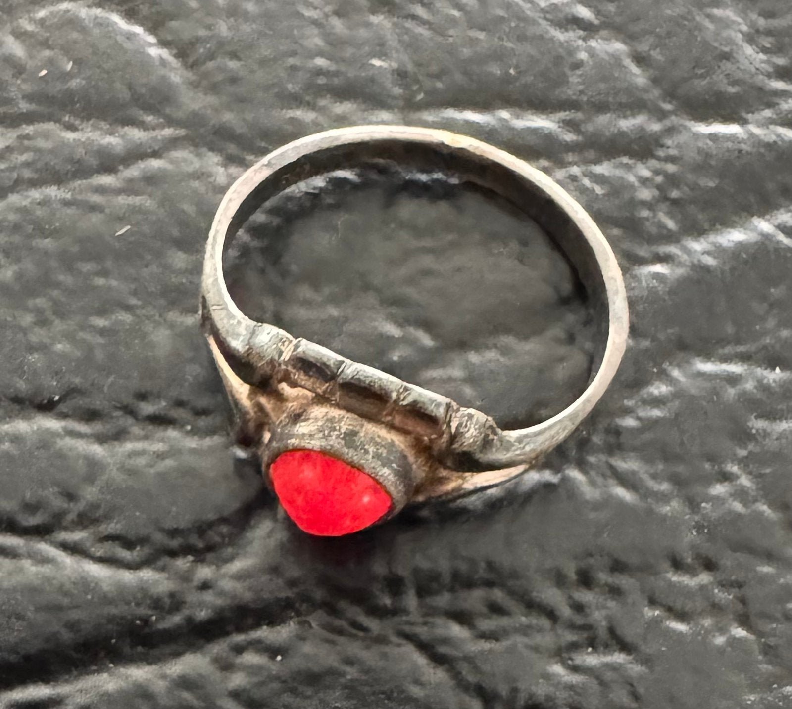 Oude kinder ring zilver met rood lieveheersbeestje, Ophalen of Verzenden, Gebruikt, Zilver, Overige materialen