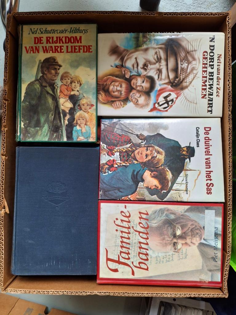 Volle bananendoos streekromans - van alles wat, Boeken, Ophalen of Verzenden