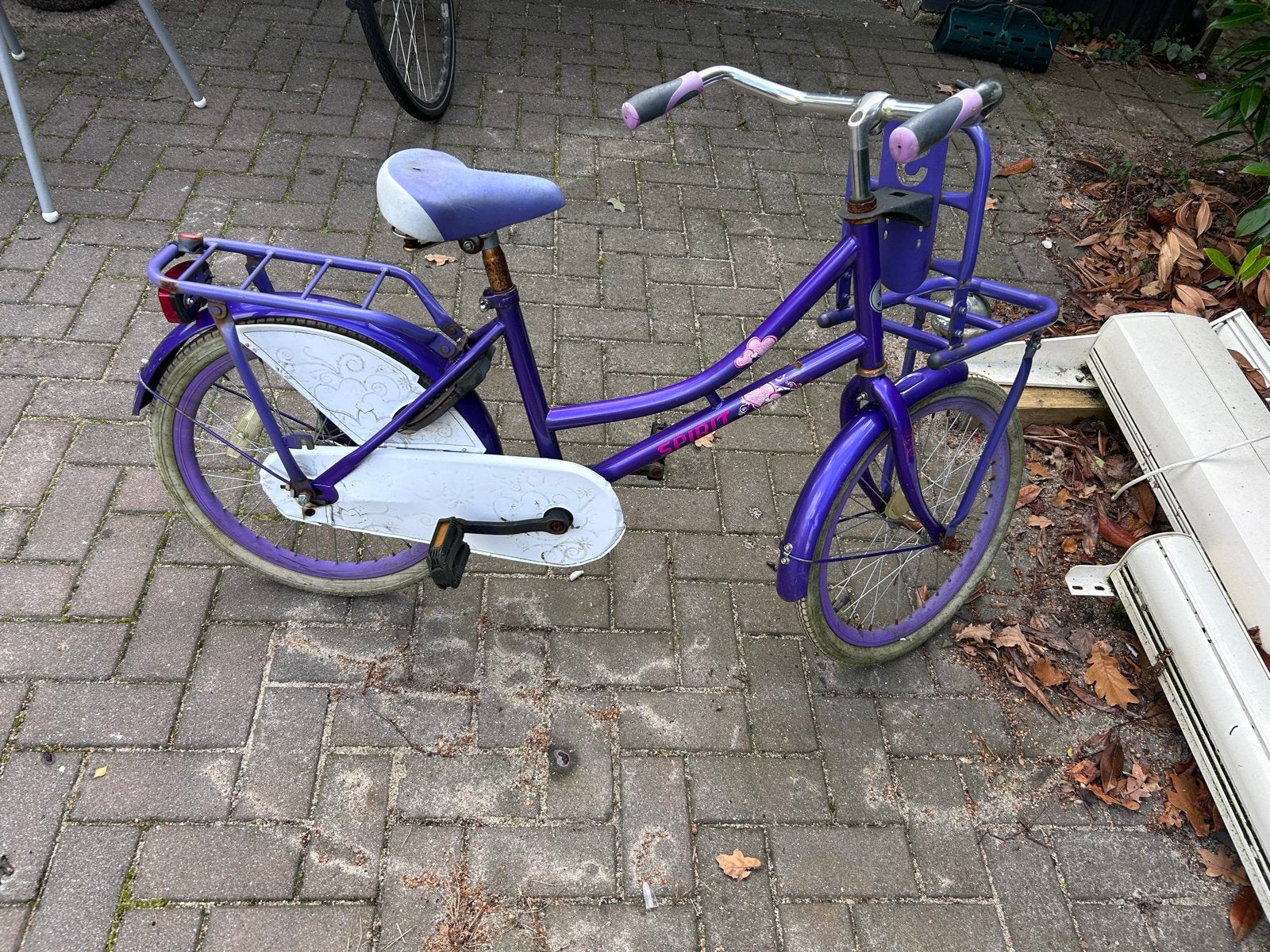 Paarse kinderfiets - Gebruikt, maar functioneel, Fietsen en Brommers, Terugtraprem, Gebruikt, Ophalen of Verzenden, Handrem