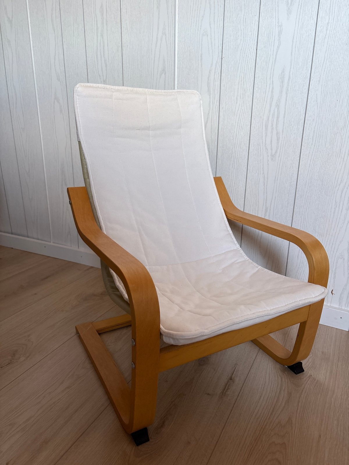 Ikea kinder fauteuil met houten frame en witte bekleding, Huis en Inrichting, Ophalen, Gebruikt, Wit, Eén