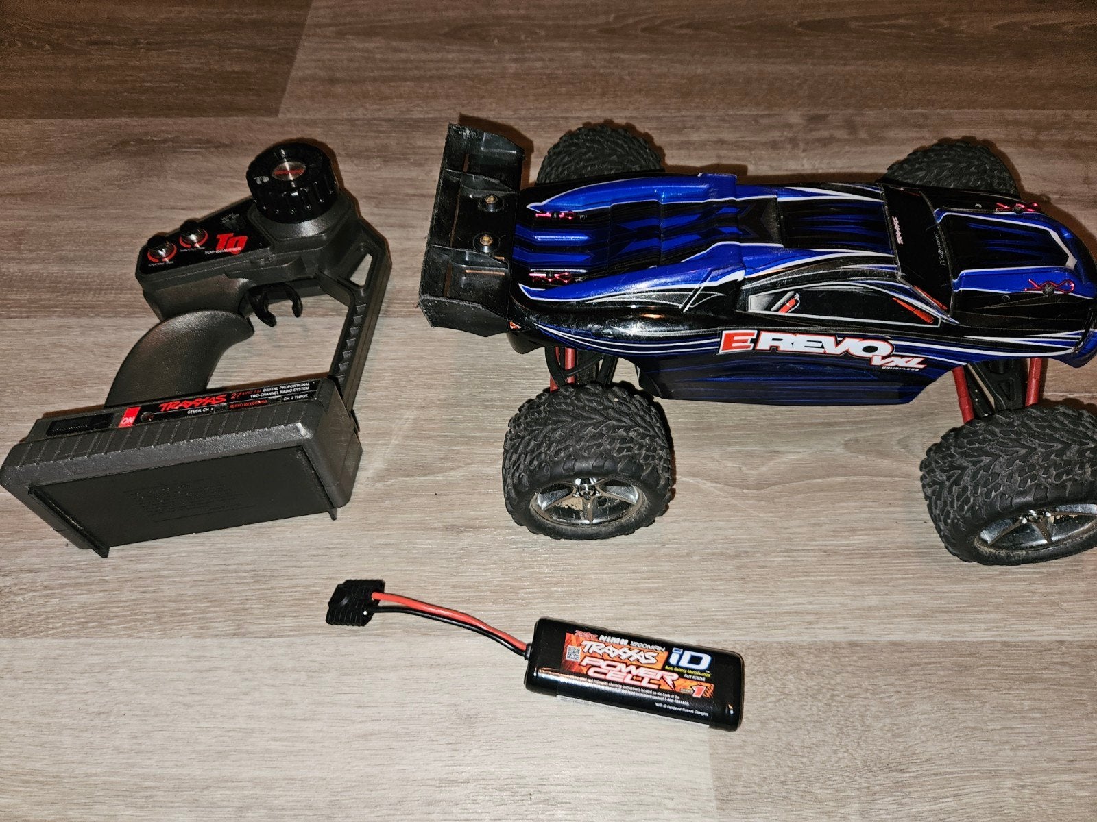 Traxxas E-Revo VXL RC Auto met Afstandsbediening, Hobby en Vrije tijd, Elektro, Gebruikt, Auto offroad, Ophalen of Verzenden
