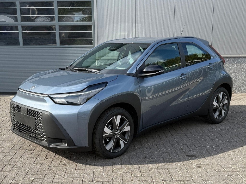 Toyota AYGO X HYBRID 1.5 17 Lichtmetaal Stoelverwarming Go p, Gebruikt, Huisgarantie, Met garantie (alle), 4 stoelen