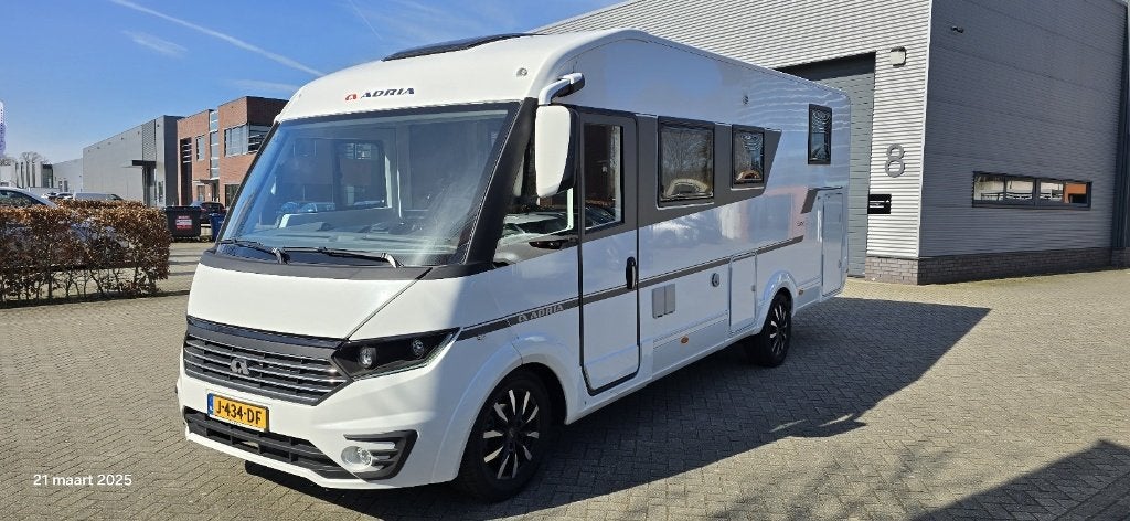 Adria Sonic SL700 Axxes Veel opties! 31.300 Km160Pk 9-traps, Caravans en Kamperen, Campers, Luifel, Ringverwarming, Fiat, Particulier