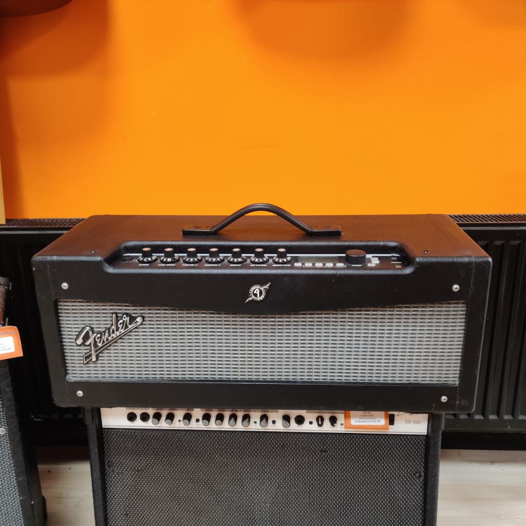 Fender Mustang V V.2 150-Watt Modeling Guitar Amp €199,99, F, F, Zo goed als nieuw, 120 watt of meer