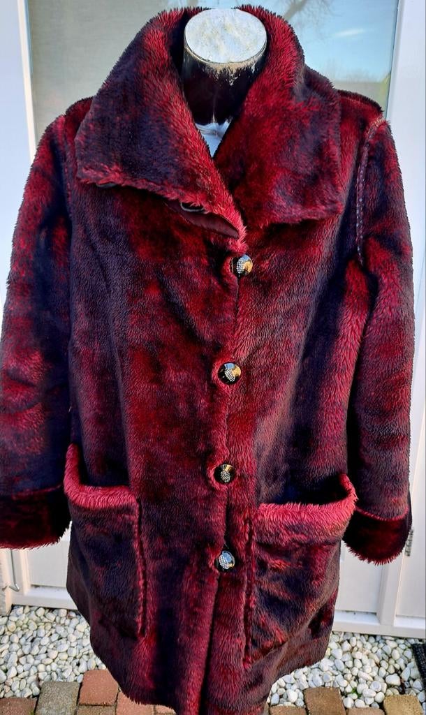 Vintage Faux Fur Jas - diep rood met Zwart, Maat 38/40 (M), Ophalen of Verzenden, Onbekend, Gedragen