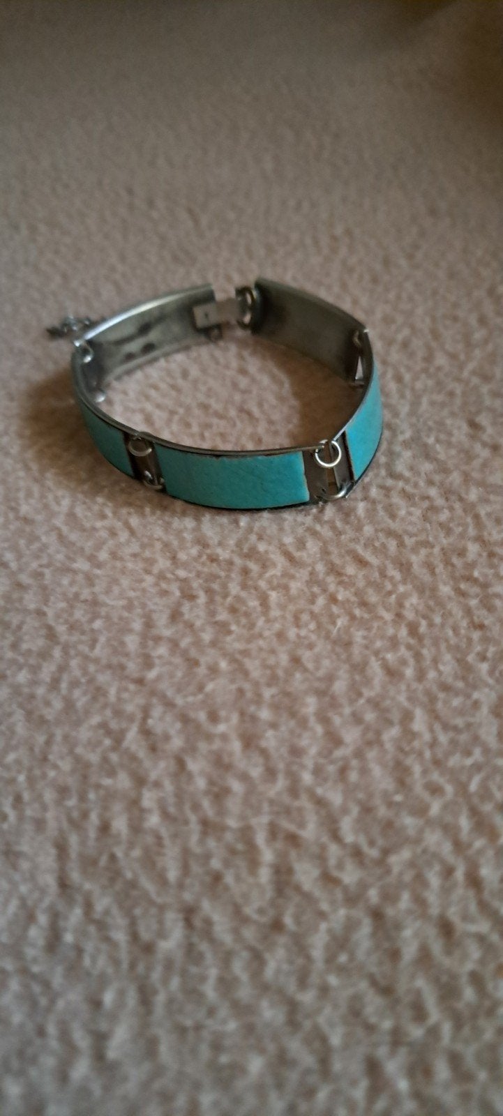 Vintage armband met turquoise geëmailleerde v, Ophalen