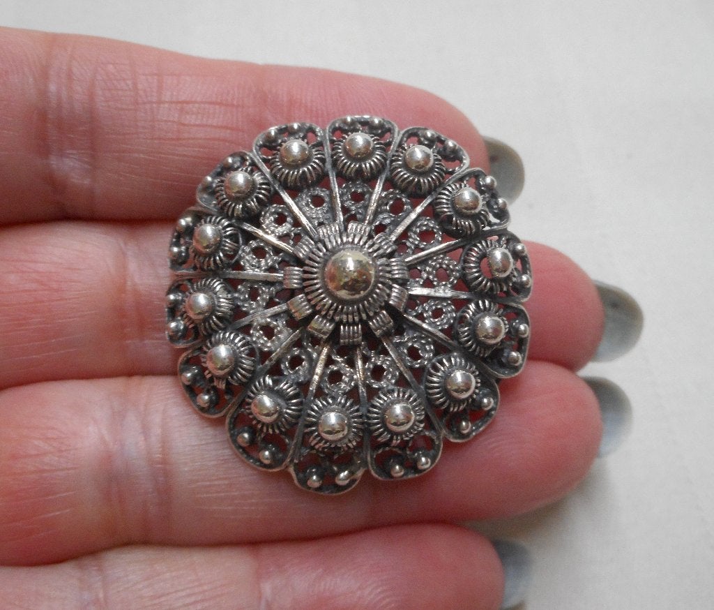 Zilveren vintage Zeeuwse knoppen broche nr.441