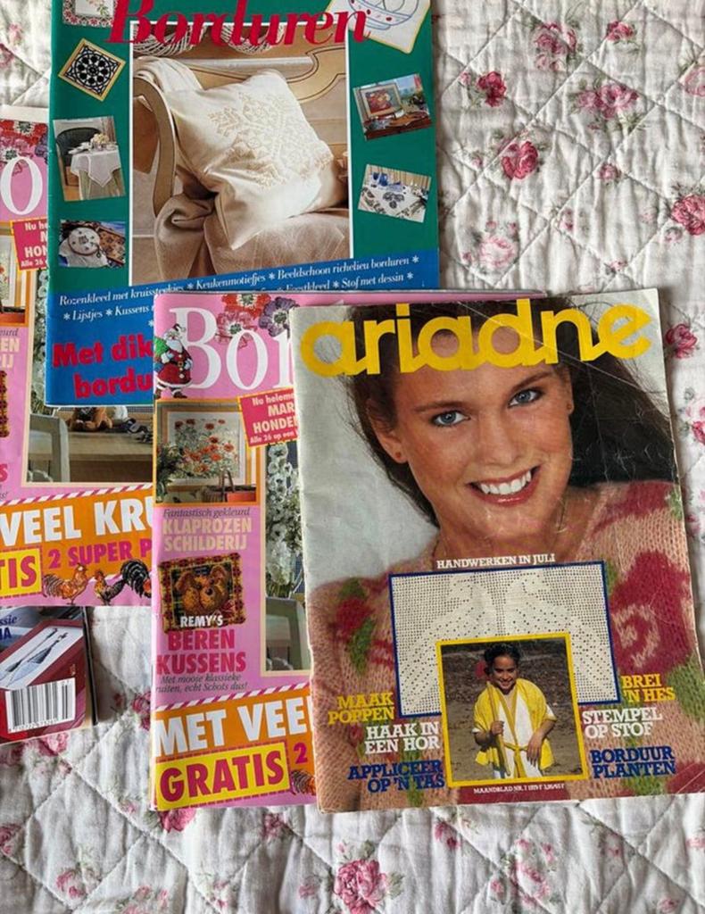 Vintage borduurpatronen en handwerkbladen, Hobby en Vrije tijd, Borduren en Borduurmachines, Ophalen of Verzenden, Gebruikt, Handborduren