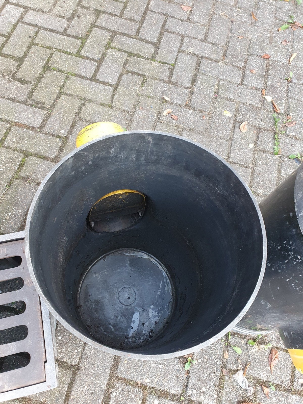 2x straatkolken  met rooster en zij-uitlaat, Ophalen, Gebruikt, Minder dan 2 meter, Overige materialen
