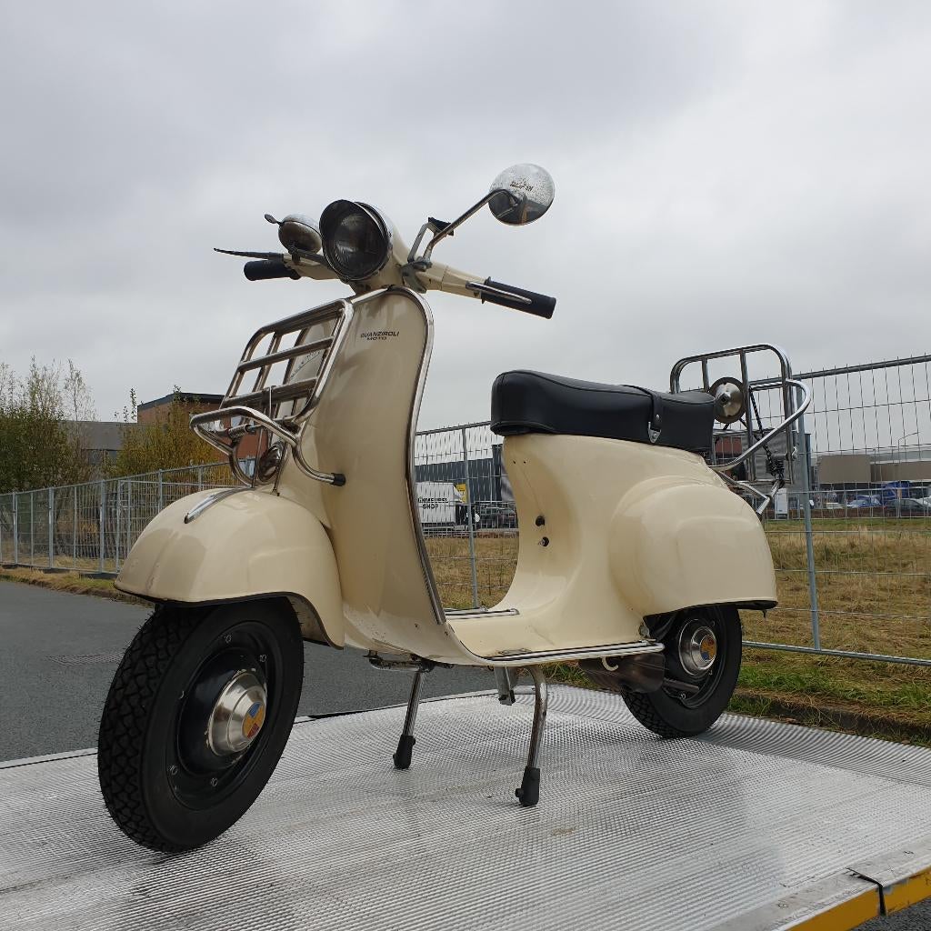 GEZOCHT : scooter inkoop vespa modern of klassiek bromfiets, Fietsen en Brommers, Brommers | Vespa, Zo goed als nieuw, Ophalen
