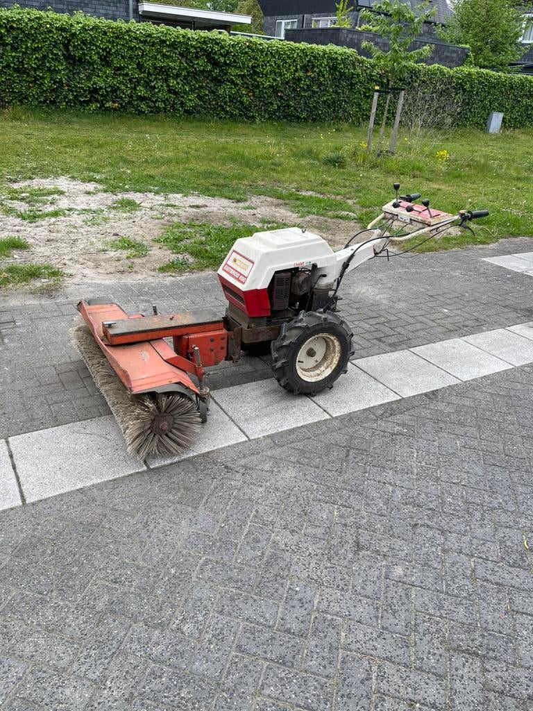 Gutbrod 650 Veegmachine mini trekker, Tuin en Terras, Ophalen of Verzenden, Zo goed als nieuw