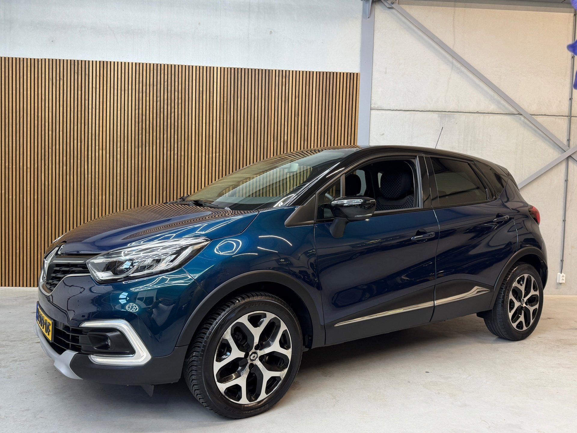 Renault Captur 1.2 TCe Intens AUTOMAAT | LED | FACELIFT | ST, Auto's, Dealer onderhouden, Stof, Gebruikt, 4 cilinders