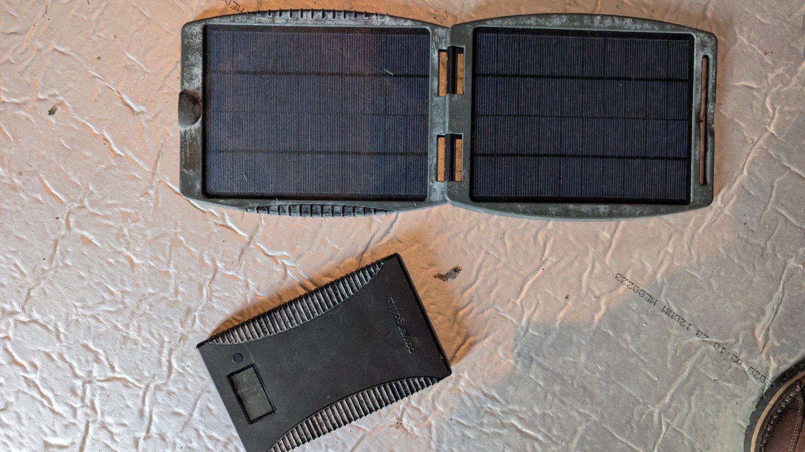 Gorilla Powerbank met Zonnepaneel - Instelbaar Voltage, Ophalen of Verzenden, Gebruikt, Powergorilla