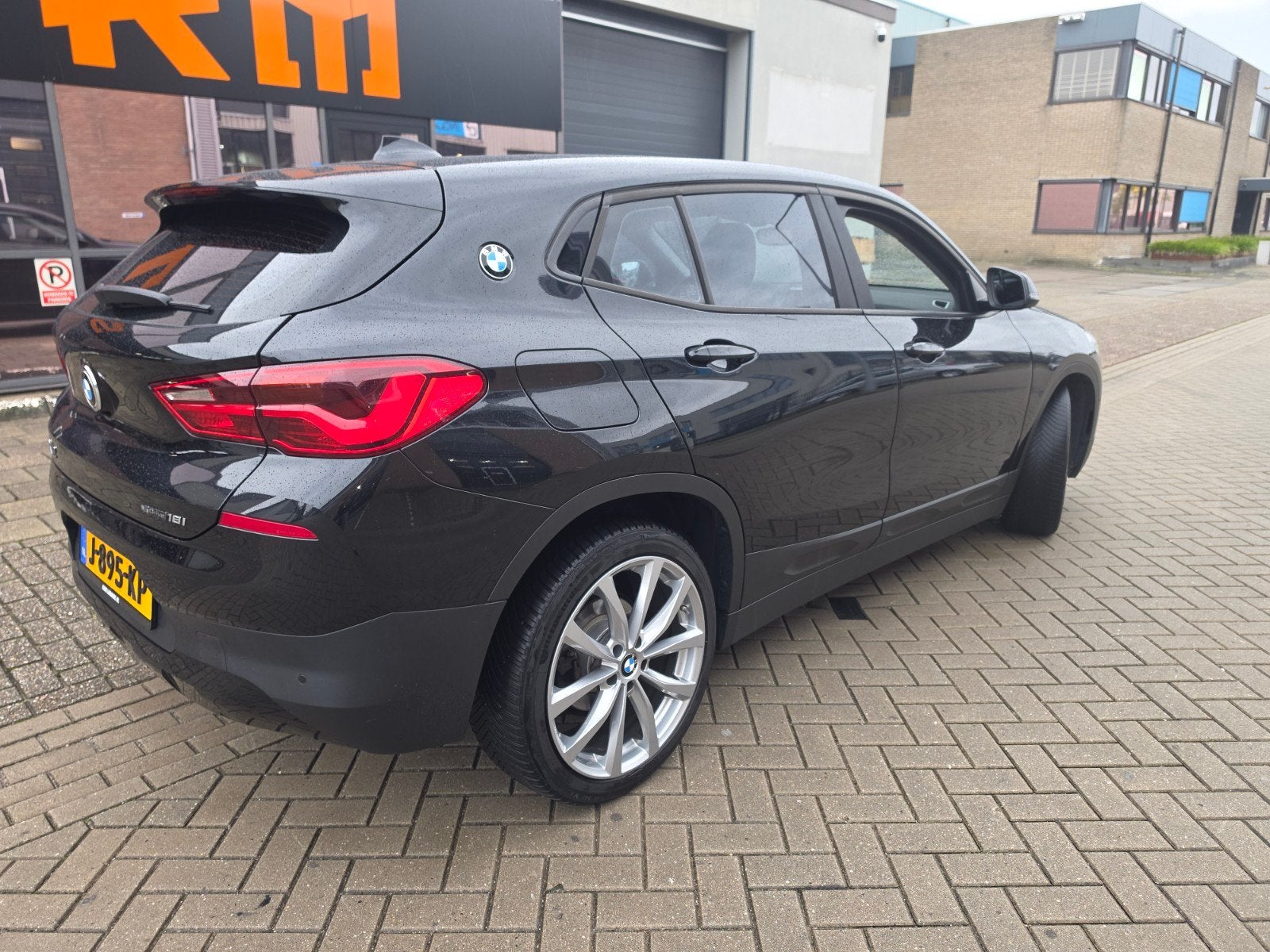 BMW X2 Sdrive18i 140pk Aut 2018 Zwart, Auto's, Zwart, 75 €/maand, Particulier, 3 cilinders