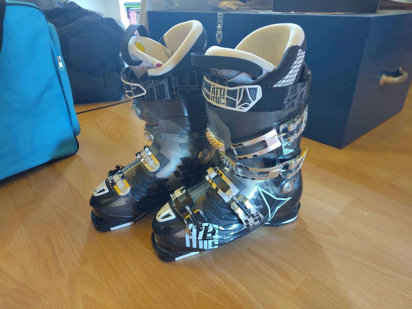 Atomic skischoenen maat 42 inclusief draagtas, Sport en Fitness, Skiën en Langlaufen, Ophalen, Gebruikt, Schoenen, Atomic