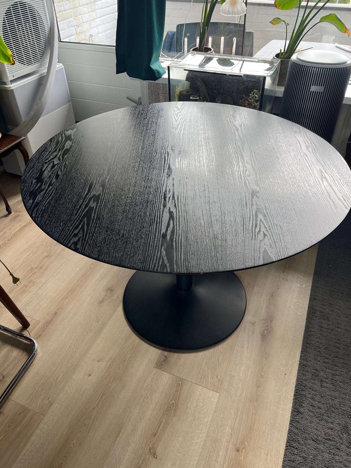 Ronde eettafel zwart met houtlook blad, Huis en Inrichting, Ophalen, Gebruikt, Rond, Vier personen