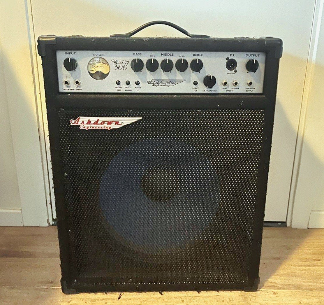 Basversterker Ashdown MAG 300 voor onderdelen (kapot), Muziek en Instrumenten, Ophalen, Gebruikt, Basgitaar, 100 watt of meer