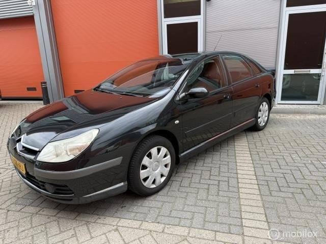Citroen C5 1.8-16V Essentiëlle 172.000 KM NAP-AIRCO-APK 5-2, Gebruikt, 680 kg, 1749 cc, Zwart
