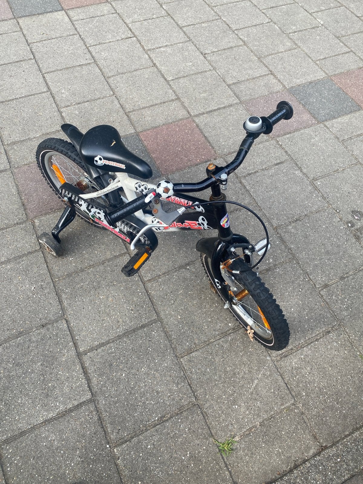Voetbal fiets - Opknapper met roest, Fietsen en Brommers, Fietsen | Kinderfietsjes, Ophalen, Gebruikt, 16 tot 20 inch, Zijwieltjes