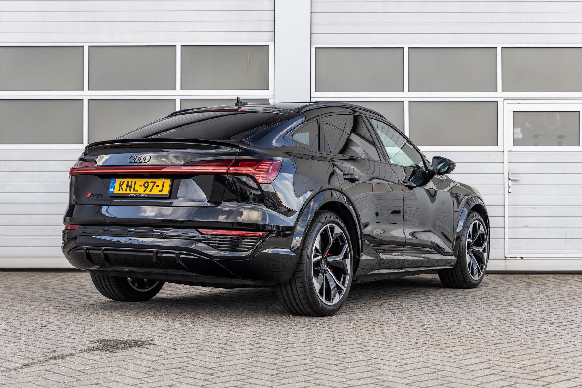 Audi SQ8 Sportback e-tron 503pk quattro 115 kWh | Sportstoel, Auto's, Audi, Automaat, 2625 kg, Zwart, Automatische klimaatregeling