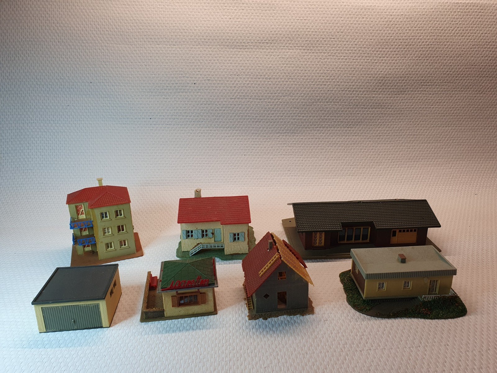 HO Scenery: 7 Gebruikte Gebouwen voor Modelspoorbaan, Ophalen of Verzenden, Gebruikt, 1:50 tot 1:144