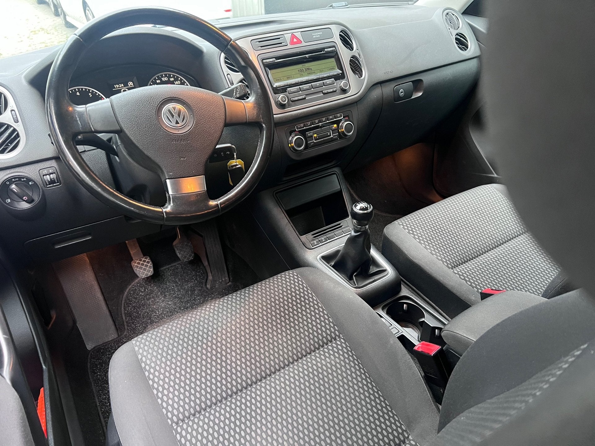 Volkswagen Tiguan 1.4 TSI Comfort&Design - Trelhaak, Auto's, Voorwielaandrijving, Zwart, 4 cilinders, 150 pk