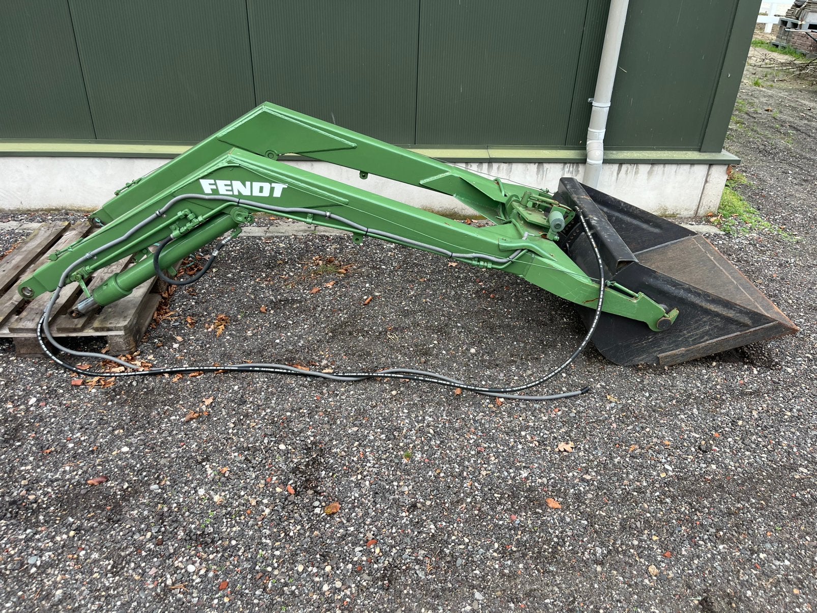 Voorlader komt van fendt 108 met aanbouwdelen, Ophalen, Akkerbouw, Grondbewerking
