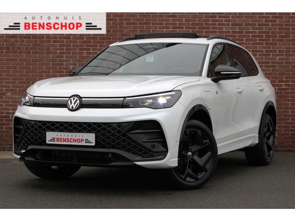 Volkswagen Tiguan 1.5 eHybrid 272PK R-Line Edition |HARMANN-, Auto's, Volkswagen, Zwart, 4 cilinders, 2000 kg, Wit