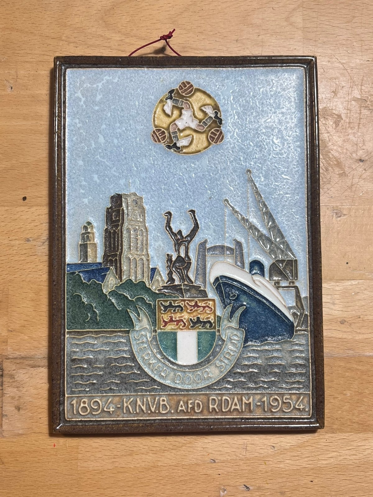 De Porseleyne Fles cloisonné tegel KNVB Rotterdam, Antiek en Kunst, Ophalen of Verzenden