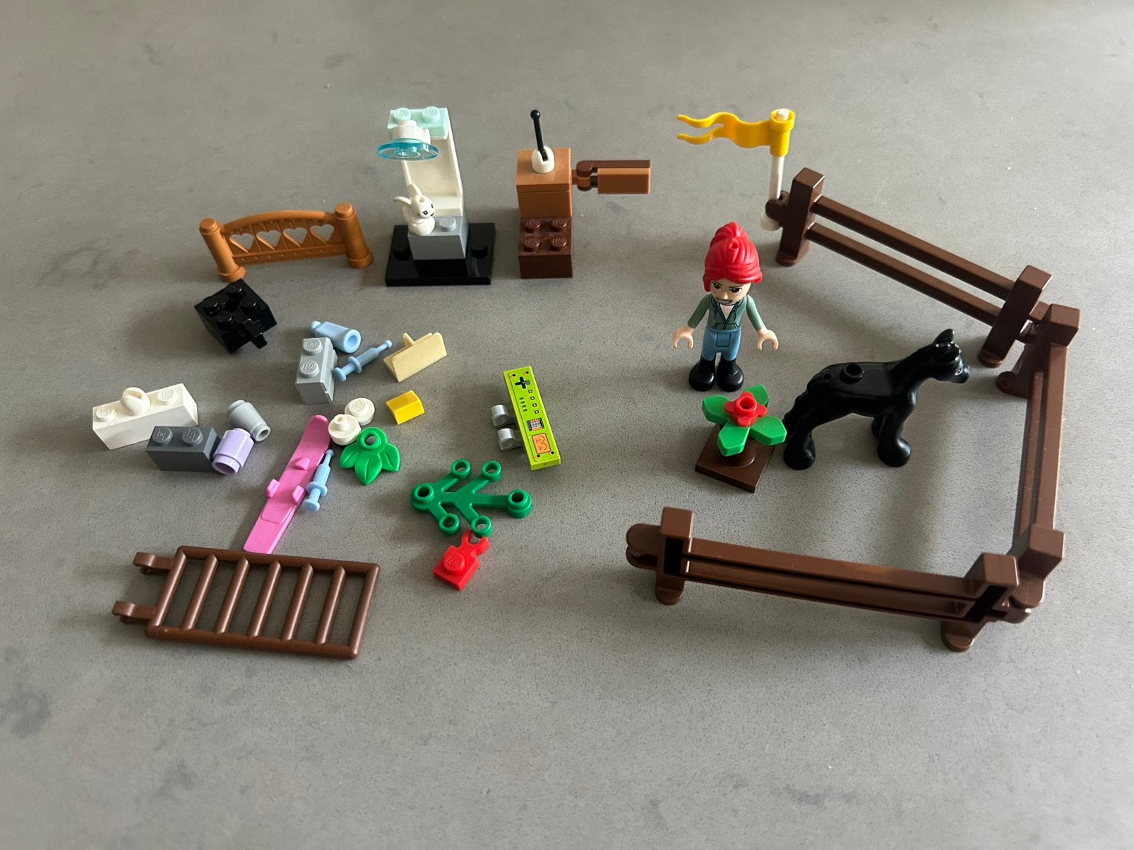 Lego friends Mia met veulen en losse onderdelen, Lego, Friends, Ophalen of Verzenden, Zo goed als nieuw