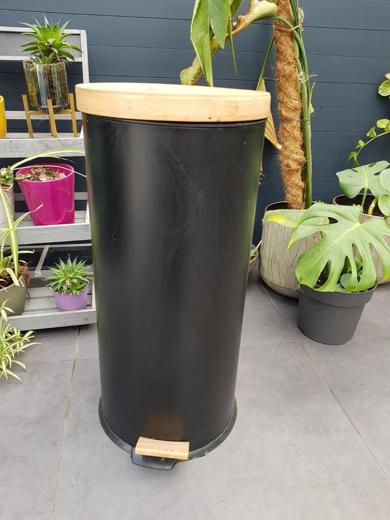 Prullenbak, Met pedaal, 40 liter of meer, Ophalen of Verzenden, Zo goed als nieuw