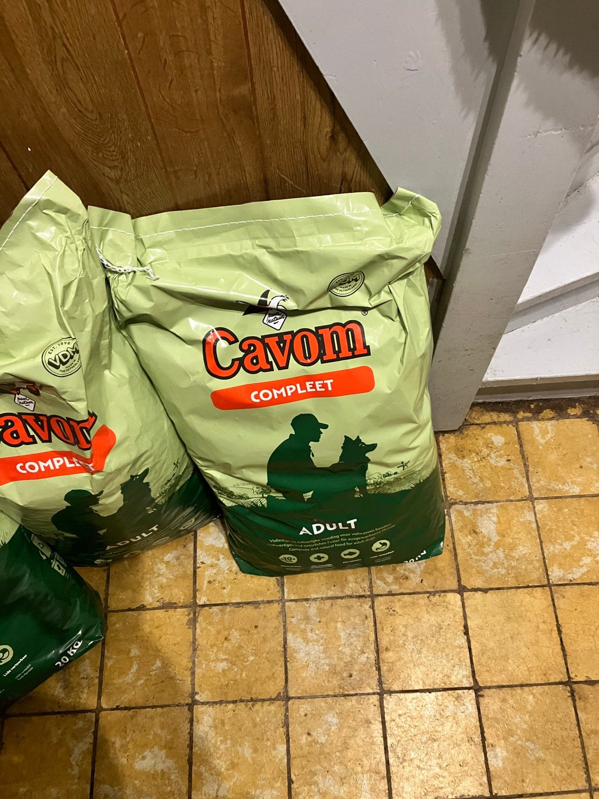 Voer cavom, Ophalen