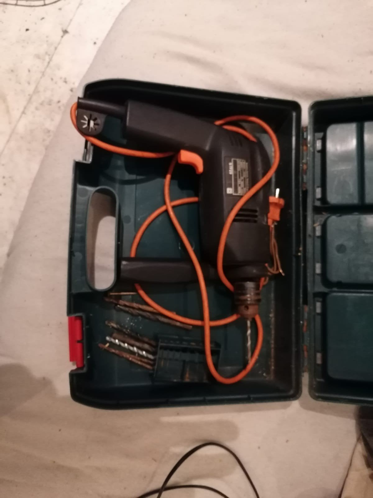 Boormachine met koffer en boren - Gebruikt, Ophalen of Verzenden, Gebruikt, Minder dan 400 watt, Boormachine