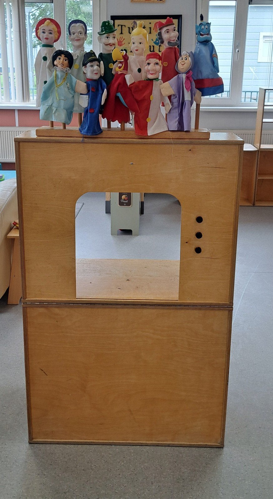 Poppenkast met poppen!, Ophalen, Poppenhuis