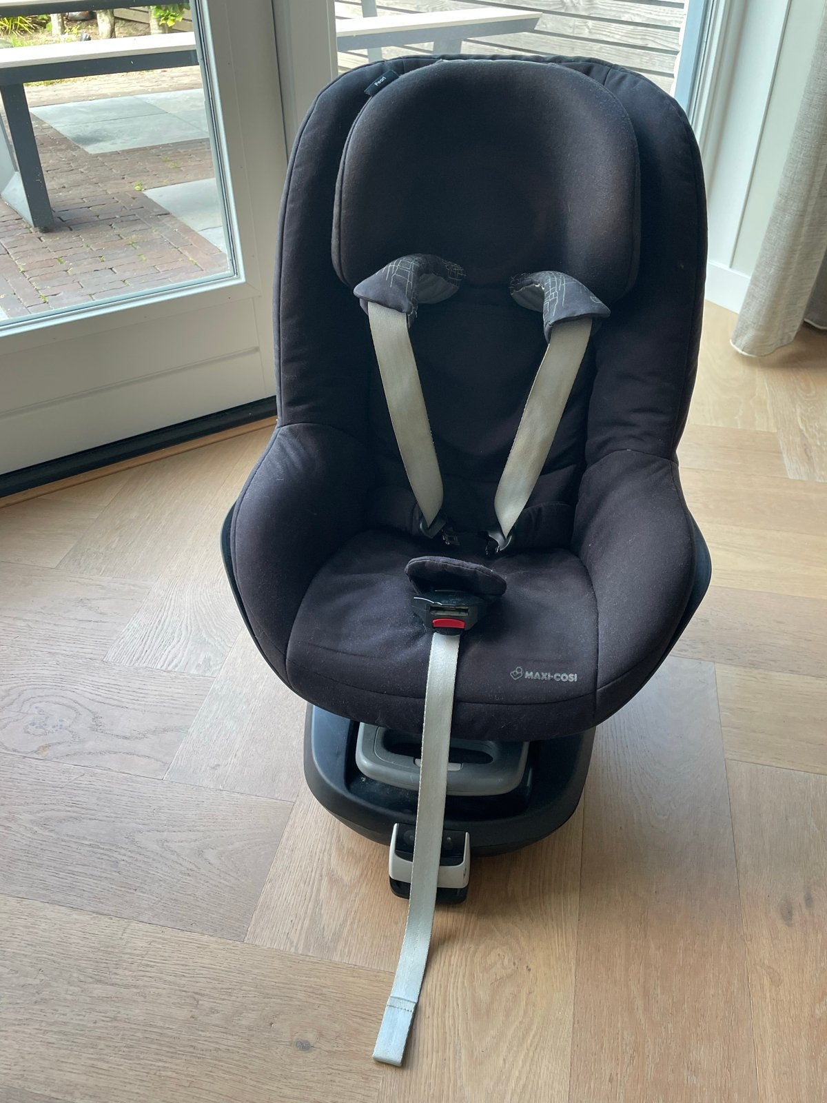 Maxi-Cosi Pearl autostoel met FamilyFix base, Ophalen, Gebruikt, 9 t/m 18 kg, Slaapstand