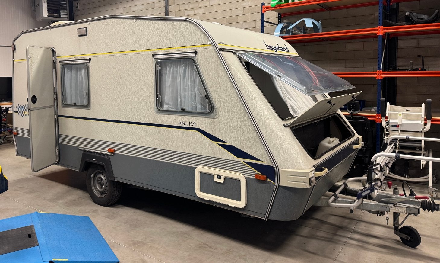 Beyerland 460 MD Caravan met super voortent en fietsenrek, Rondzit, Omvormbare zithoek, 750 - 1000 kg, Particulier