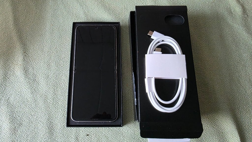 Foto 4 van Samsung Galaxy Z Flip 6 vouwtelefoon IGST 512 GB accu 100%