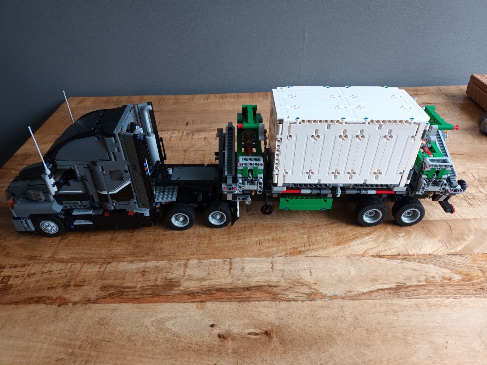 Lego Technic Vrachtwagen met Container en Kraan, Ophalen of Verzenden, Zo goed als nieuw, Lego