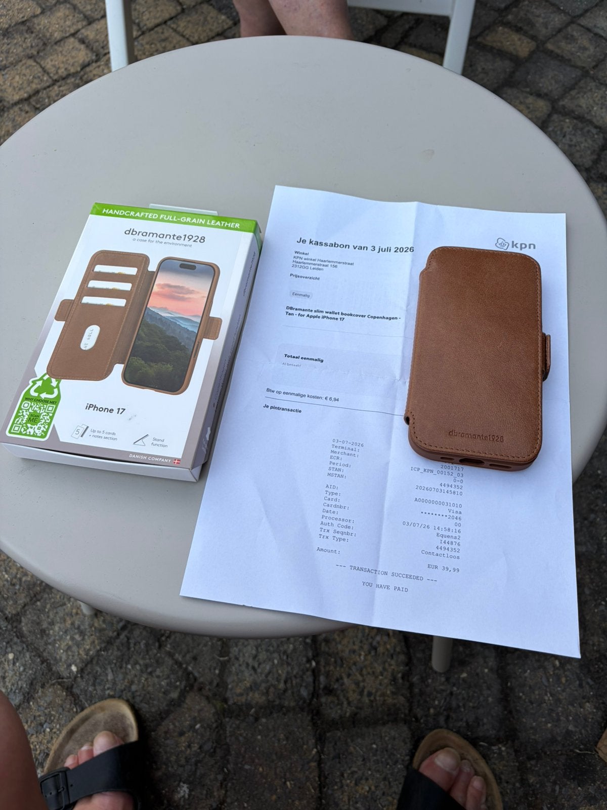 Splinternieuwe bookcase  in leer voor de iphone 17, Ophalen, Zo goed als nieuw
