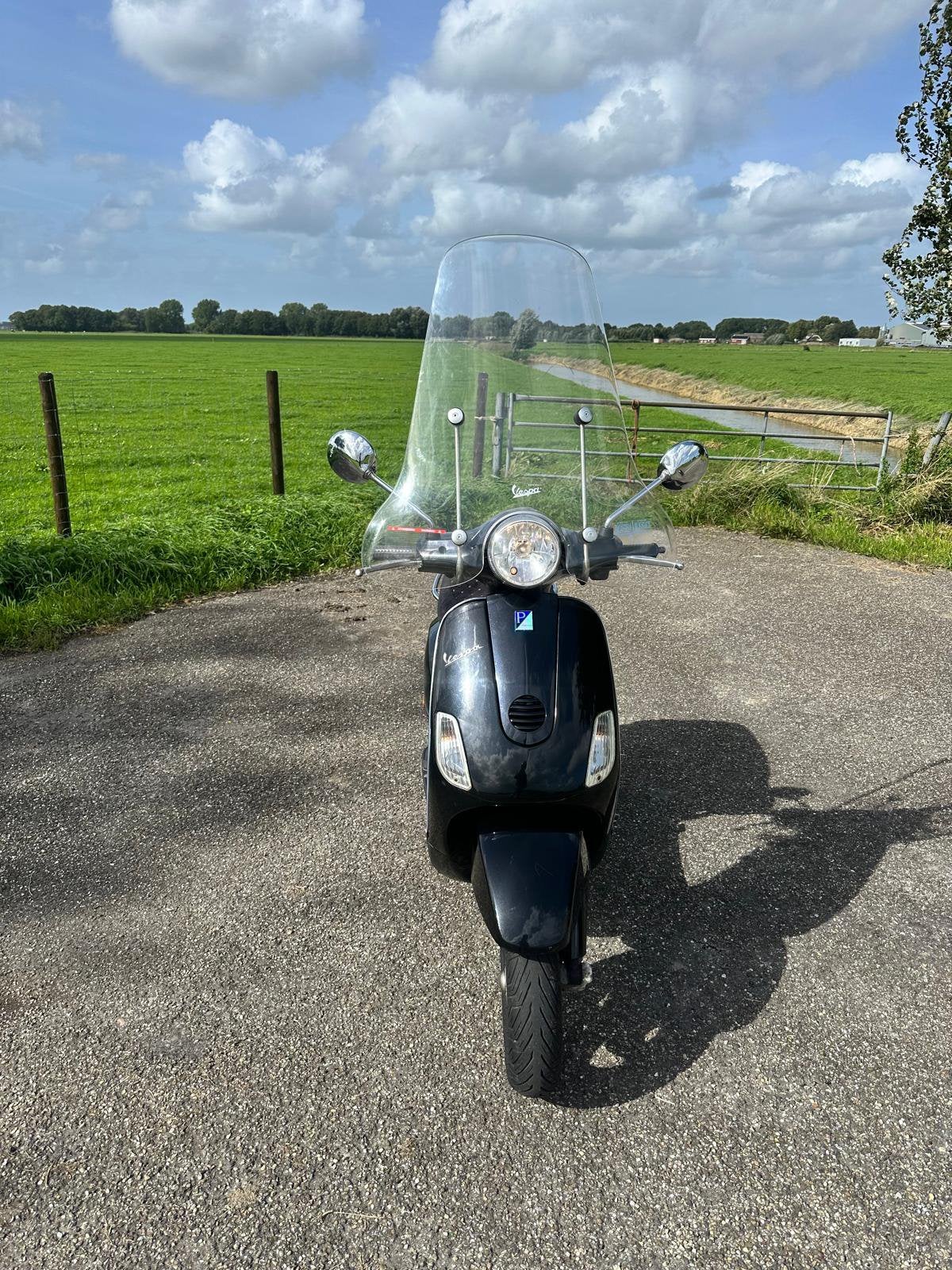 Vespa lx netjes en origineel inclusief beenkleed, Fietsen en Brommers, Ophalen, Maximaal 45 km/u, Zo goed als nieuw, Benzine