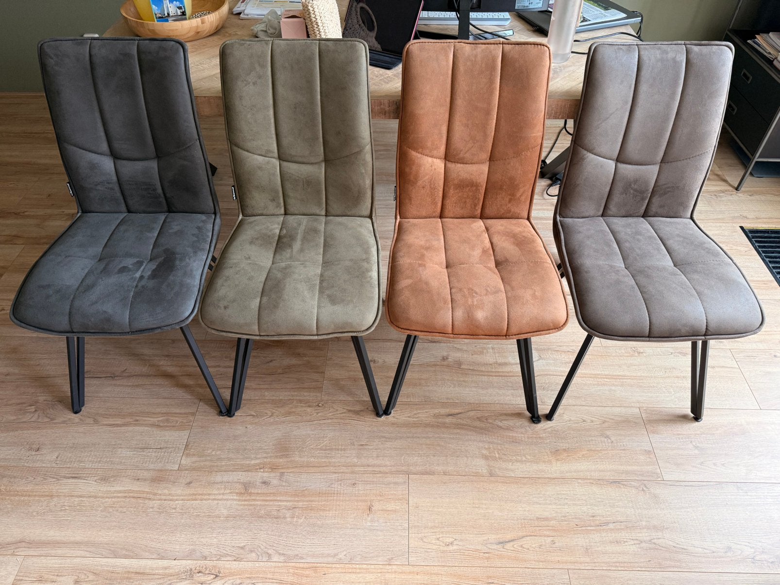 Eetkamerstoelen - Bommel Meubelen - goed, Ophalen, Overige kleuren, Zo goed als nieuw, Vier