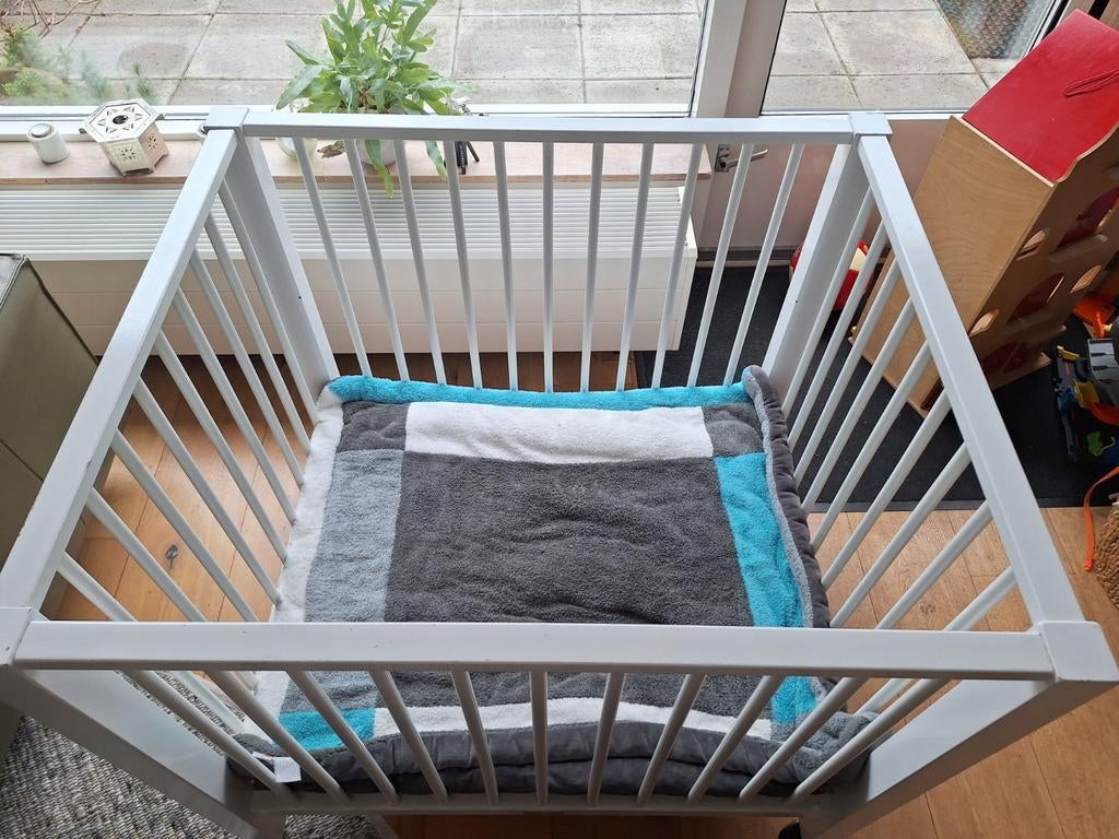 Bopita box op wieltjes met boxkleed, Ophalen, Zo goed als nieuw, Vierkant, Wieltjes